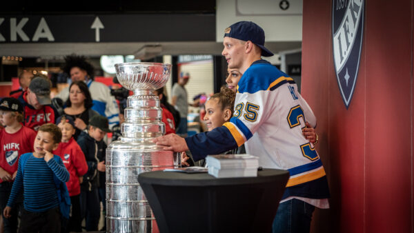 IFK:n ja sen yhteistyöseurojen juniorit pääsivät tapaamaan Ville Husson ja Stanley Cupin