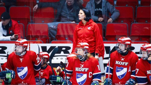 TIEDOTE: Saara Niemi jatkaa HIFK:n naisten liigajoukkueen päävalmentajana