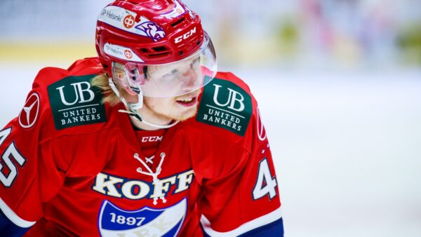 Micke Åsten jatkaa HIFK:ssa kahden vuoden sopimuksella