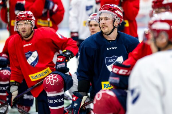 HC Kloten isännöi HIFK:ta Sveitsissä – Jasun debyytti